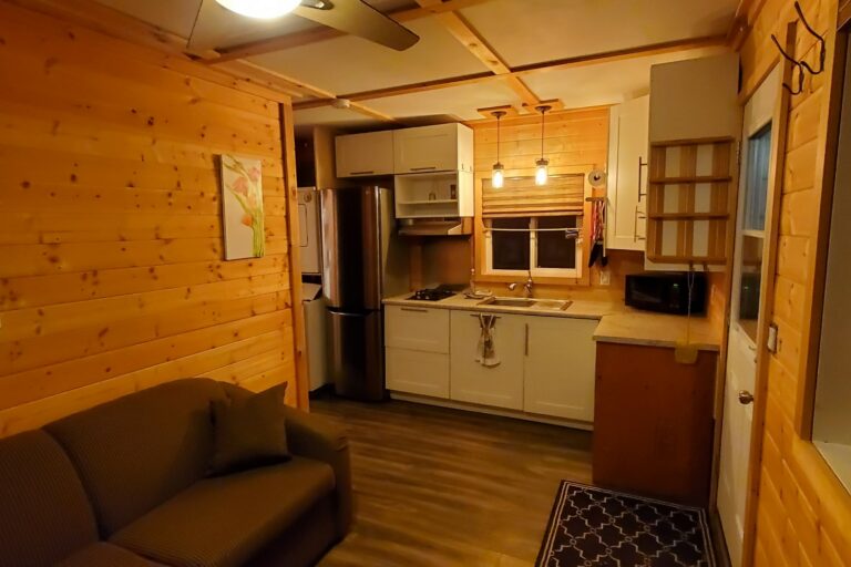 Nature Alive Retreat - Rest Nest Cabin Kitchen