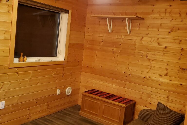 Nature Alive Retreat - Rest Nest Cabin Living Room